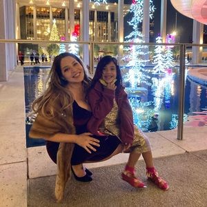 Gabriela, Clara and Valerie Banchez! Three sisters with too much clothes!